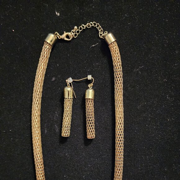 Gold necklace and earring Costume jewelry set - Picture 2 of 2